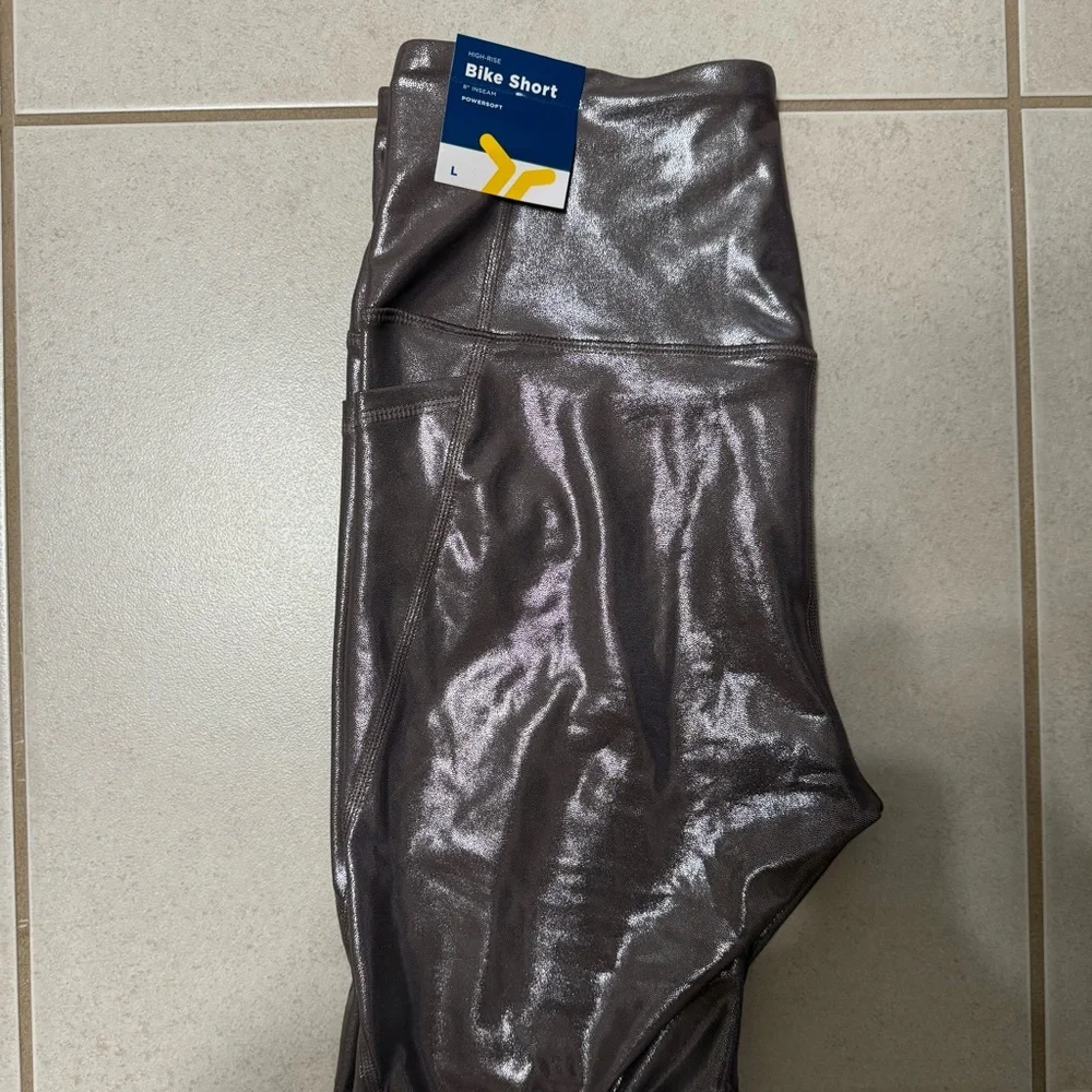 Old Navy Shiny Metallic Women's Biker Shorts - Picture 3 of 4